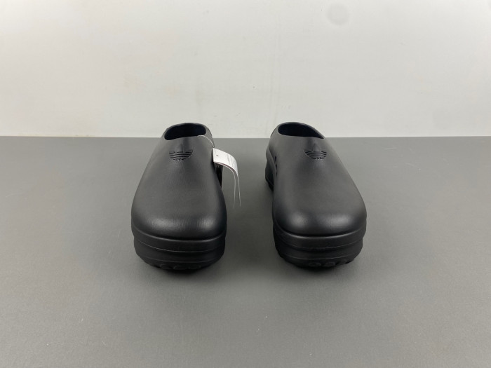 adifom stan mule ie4626